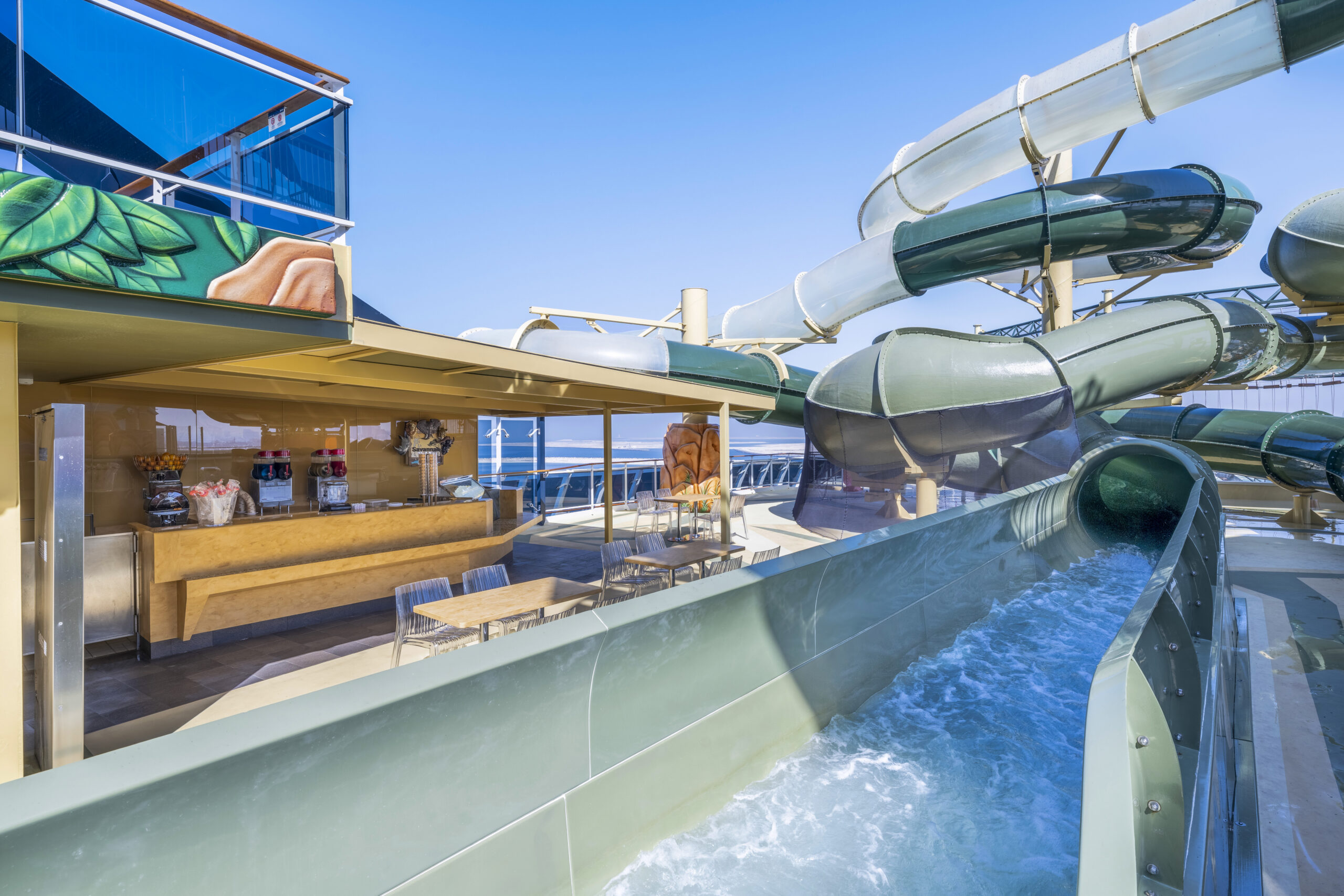 MSC Virtuosa, Savannah Bar