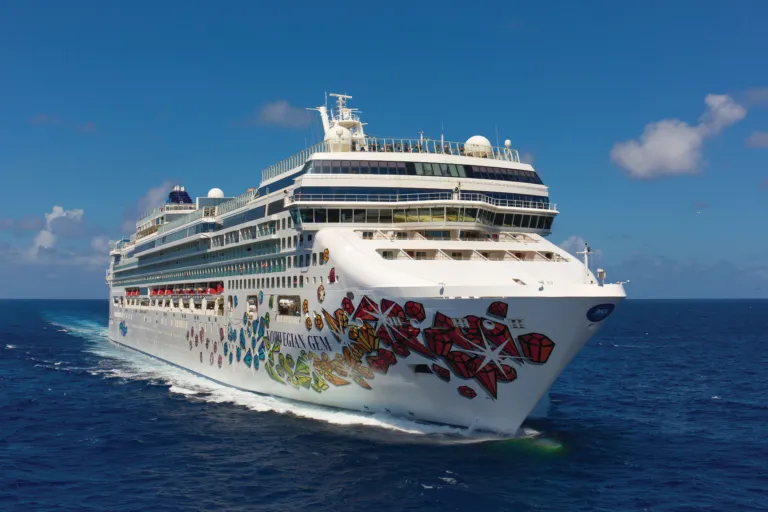 Norwegian Gem, Ravena