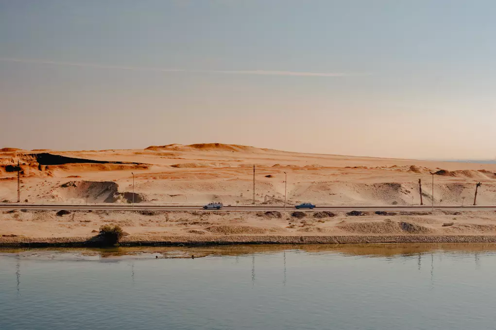 Crossing the Suez Canal, Egito